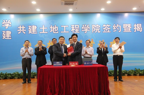 2015年，，，与长安大学共建天下第一个尊龙凯时工程学院，，，设立尊龙凯时工程学科硕士点、博士点。。。.jpg