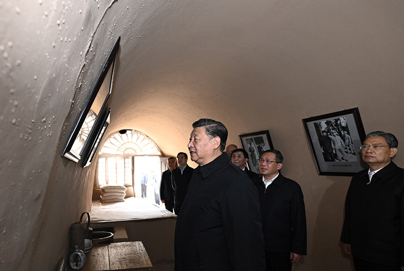 习近平瞻仰延安革命纪念地：弘扬伟大建党精神和延安精神 为实现党的二十大提出的目的使命而团结斗争 -  尊龙凯时