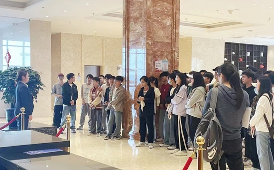 12日上午，，南山花园精品旅馆观摩学习（地建旅馆公司）.jpg