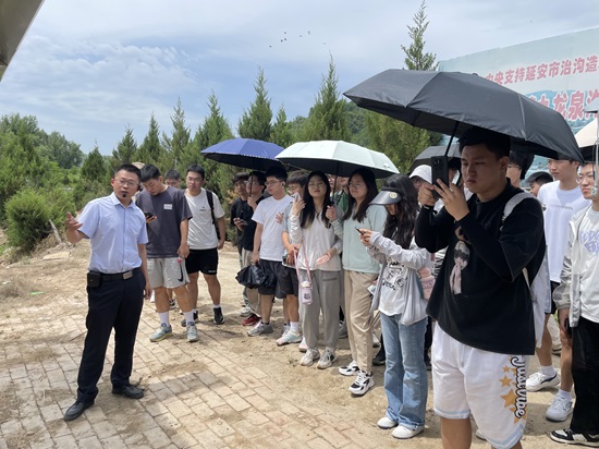 13日，，南泥湾治沟造地树模项目现场教学（延循分公司）.jpg